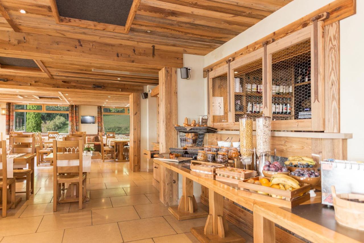 Hotel-Restaurant Bois Joly Crozet Exterior photo